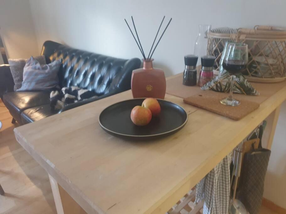 Centrala Stan- 2-Rums Gaestsvit, Perfekt Foer Kollegor Som Oenskar Separata Rum Umeå Exterior foto